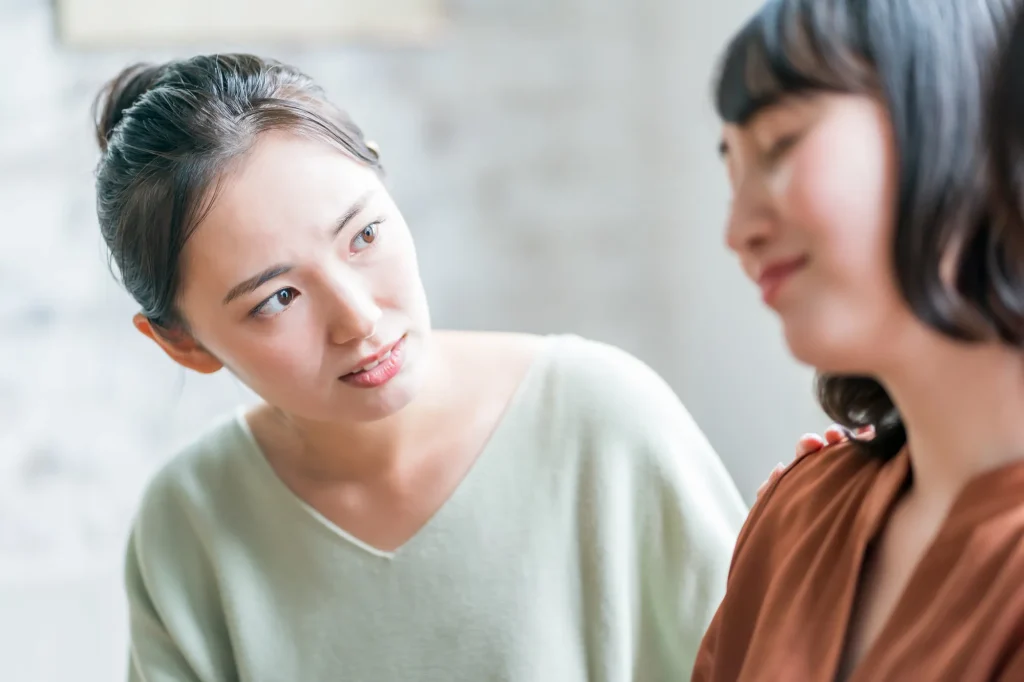 相手をす心配する女性