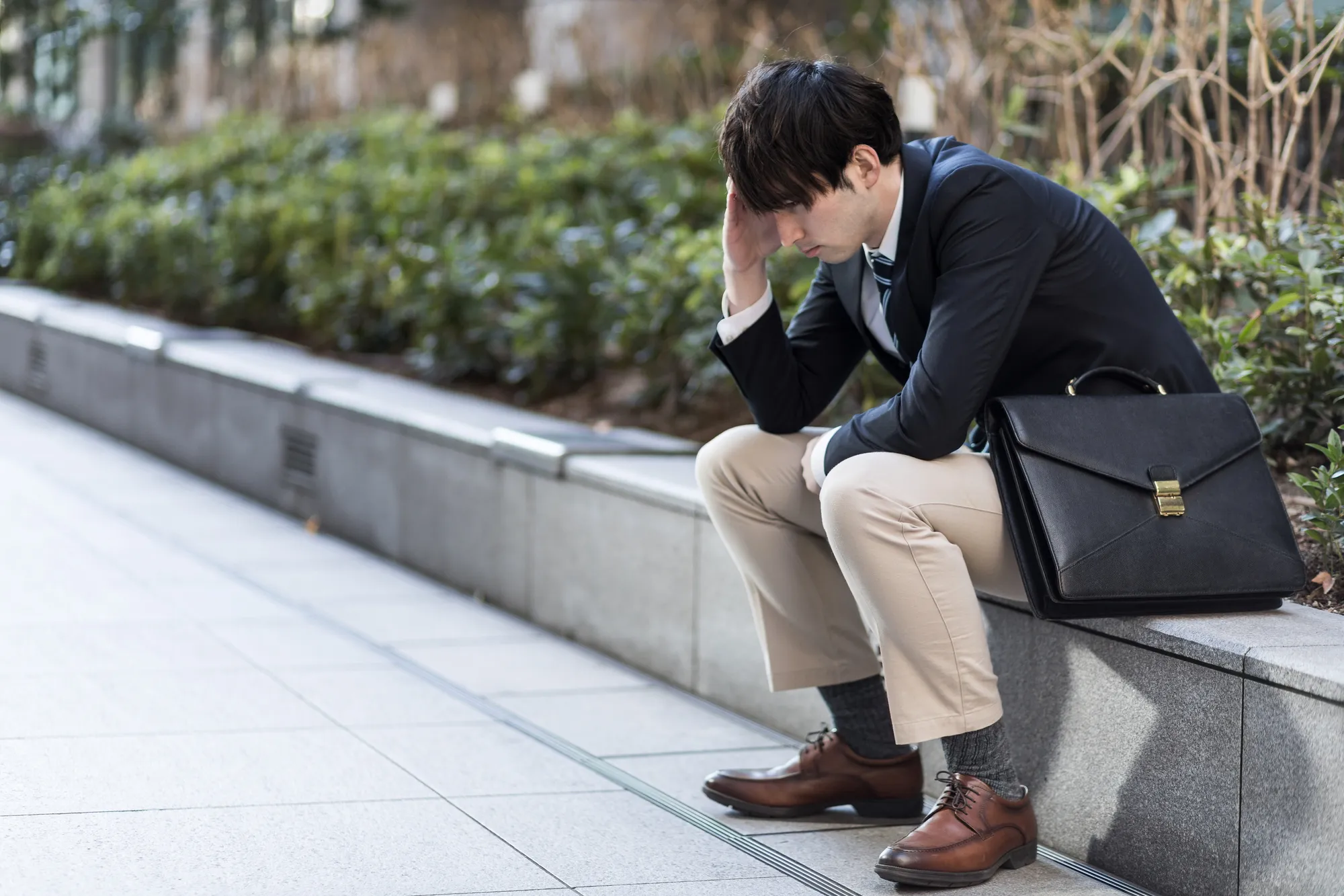 うつ病でも仕事は行ける？続けられる目安や症状例、克服方法とは