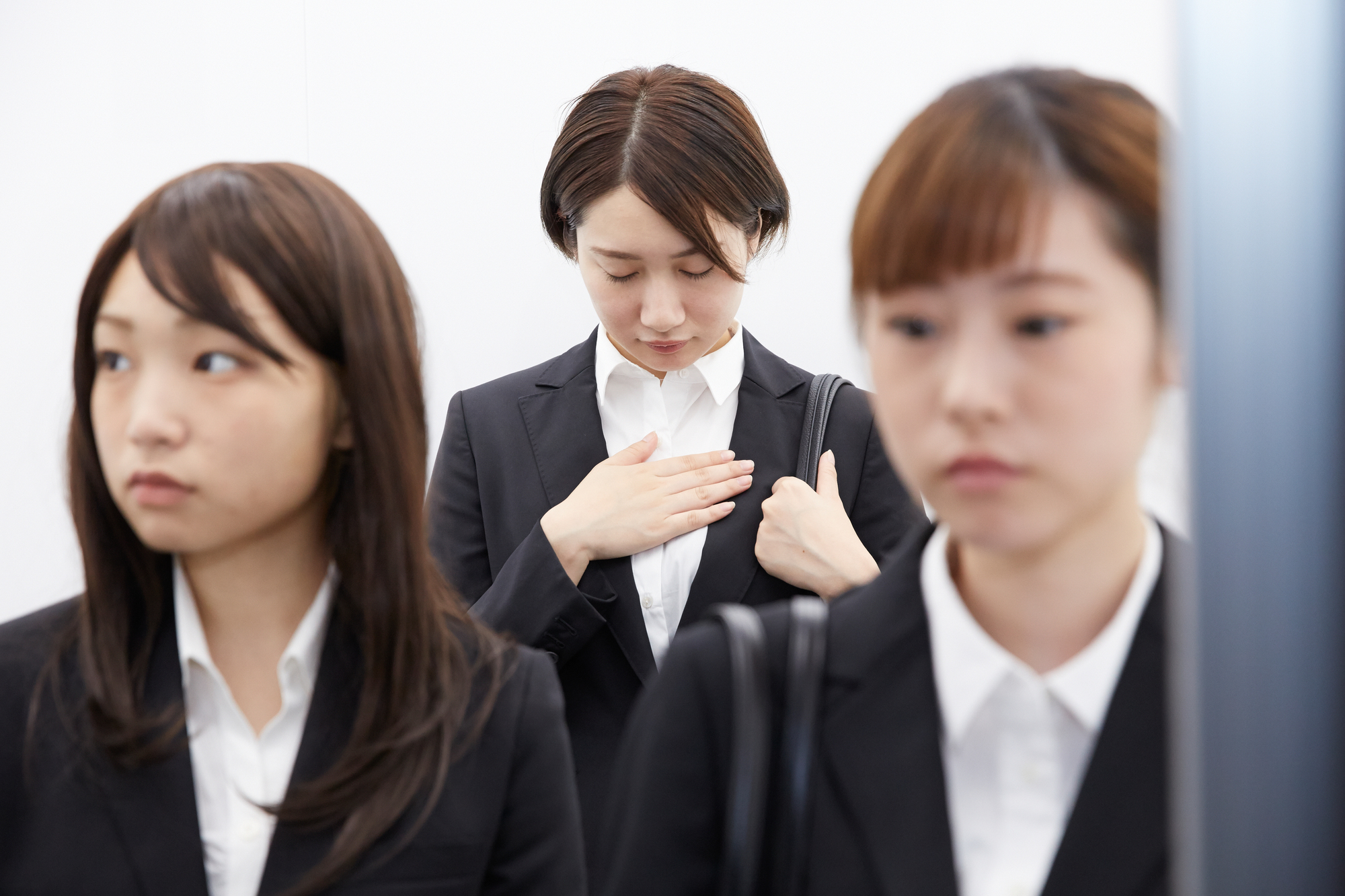 社会不安障害(社交性不安障害)の診断テストで身体・精神・行動面の症状をチェック！